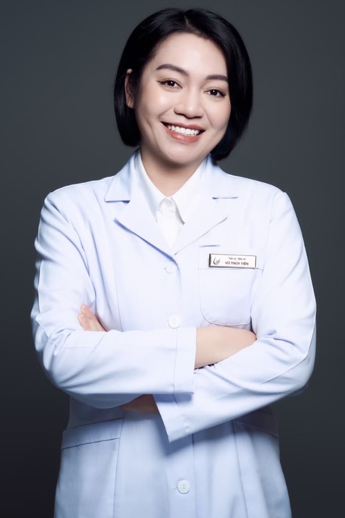 Portrait of Dr. Vu Thuy Tien, PhD, specialist dentist in white coat — Hanoi Dental Travel.
